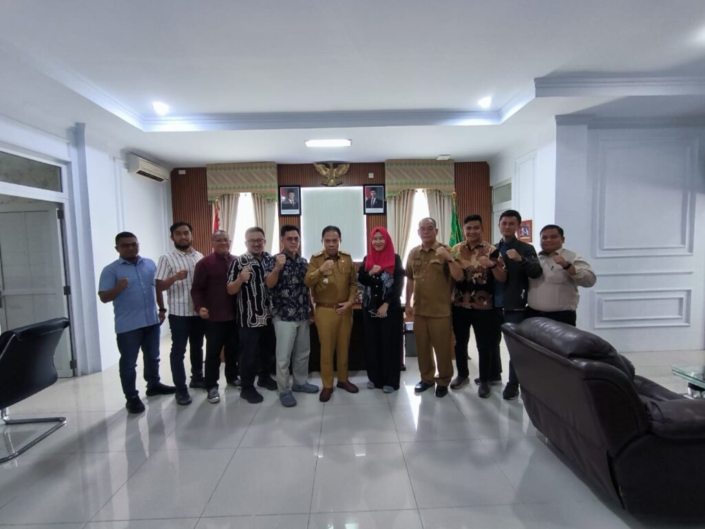 Silaturahmi dan Koordinasi Yayasan PSPMAS dengan Wakil Bupati Sipirok dalam Komitmen Pembangunan Daerah whatsapp image 2025 12 19 at 19.19.24
